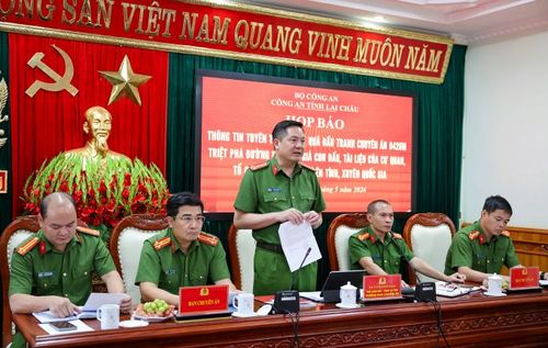 Quản lý cửa hàng Petrolimex bán hơn 12.500 lít 'dầu pha xăng' ra thị trường